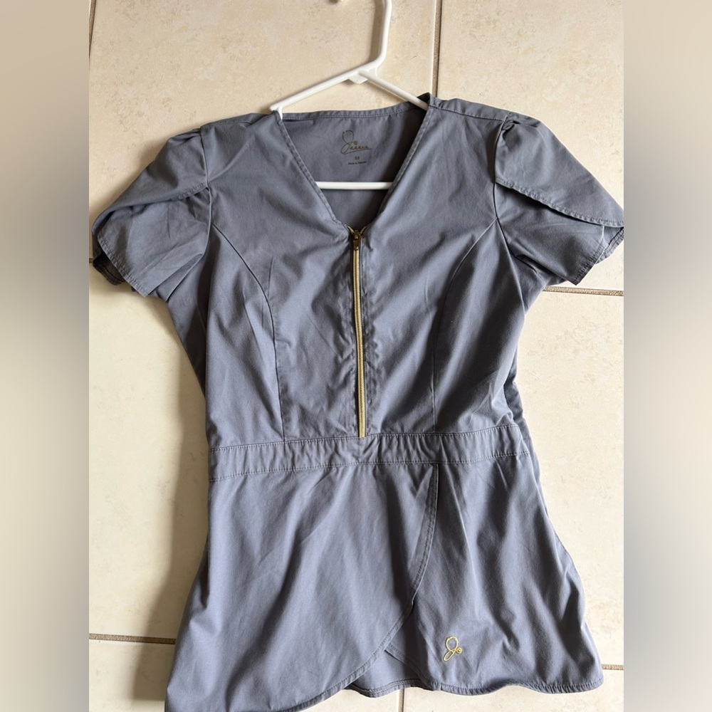 Jaanuu scrub top xs